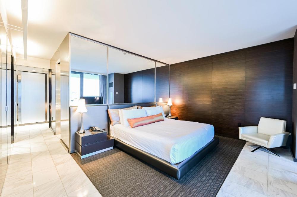 One-Bedroom - Strip View interior